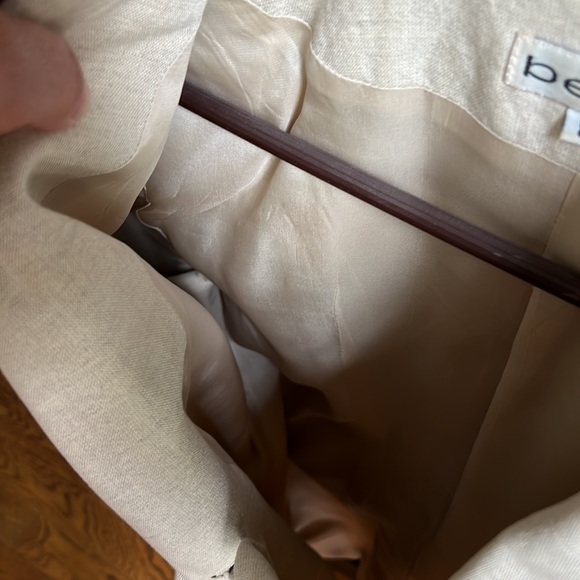 Bebe belted vintage suit jacket. Cream. Size 10 GUC - Picture 8 of 8